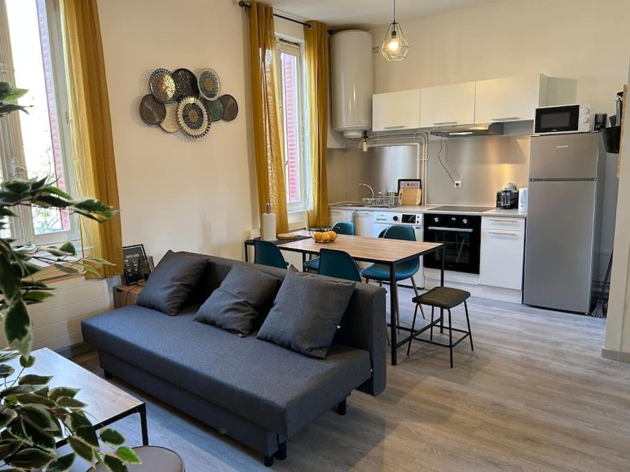 Sleep In Apartment *